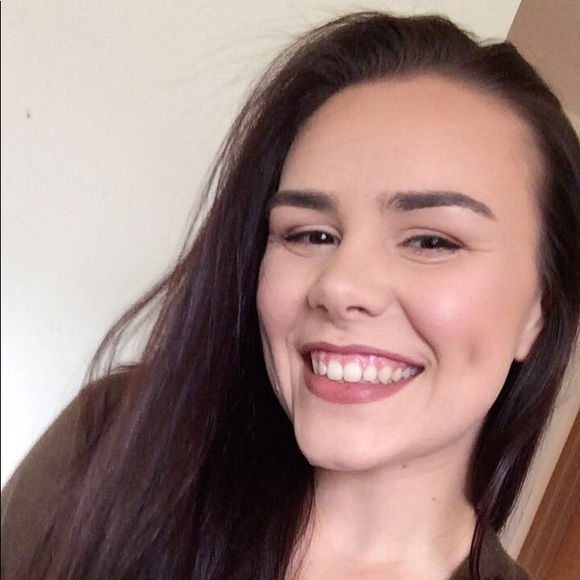 Meet your Posher, Hannah - Picture 2 of 6